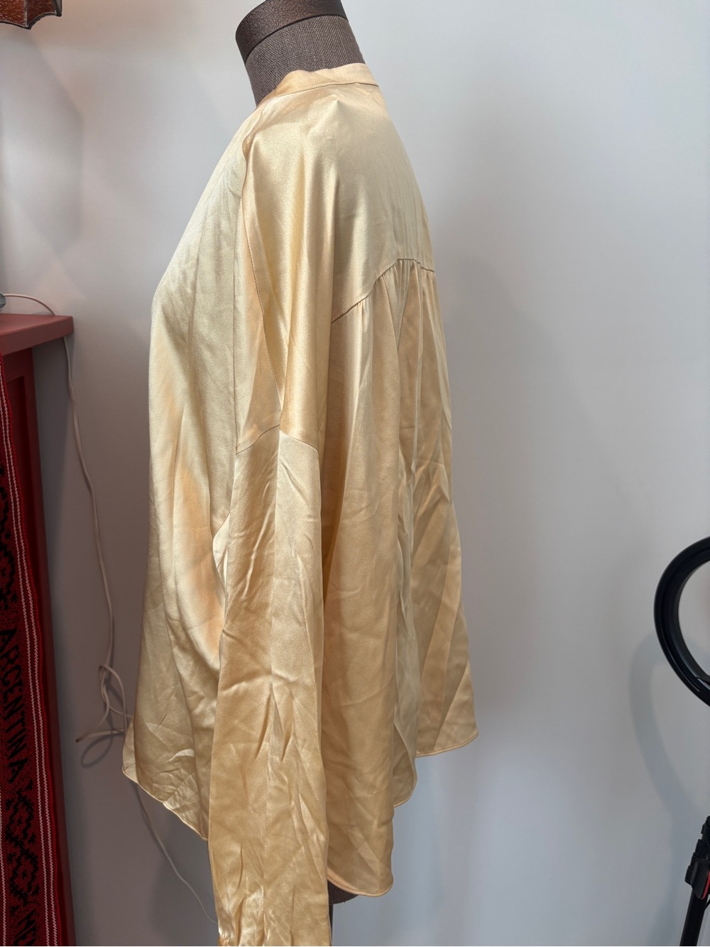 NWT Vince Silk Elegant Cream Satin V-Neck Women's Top XL - Picture 2 of 7